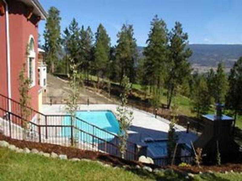 Bellasera Tuscan Villas Kelowna Exterior foto